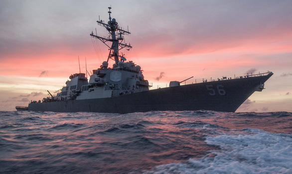   Tàu khu trục USS John S. McCain trong một cuộc tuần tra ở Biển Đông hồi năm 2017 - Ảnh: AP  