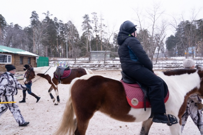 Tại công viên giải trí Spin Sport còn có một khu cung cấp dịch vụ cưỡi ngựa hoặc cưỡi lừa và một câu lạc bộ cưỡi ngựa, giúp trị liệu cho trẻ em khuyết tật.