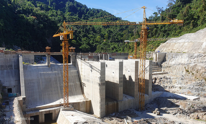   Một thuỷ điện được xây dựng trên sông Đắk Mi, huyện Phước Sơn, Quảng Nam. Ảnh: Đắc Thành.  