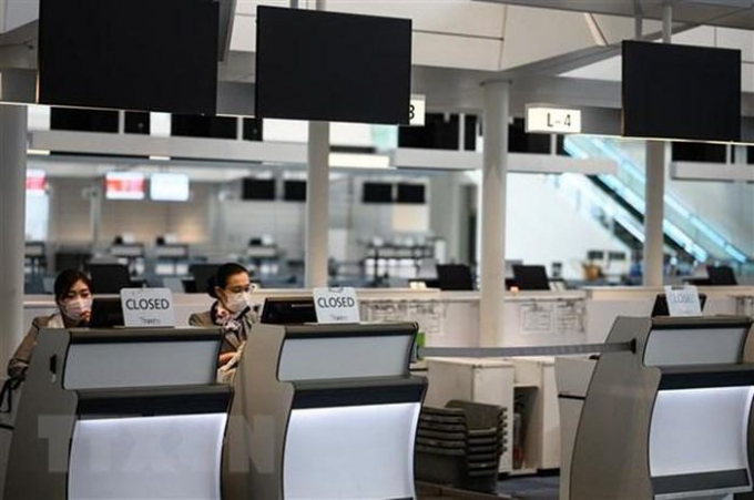   Quầy check-in tại sân bay Haneda ở Tokyo, Nhật Bản dừng phục vụ hành khách do dịch COVID-19 bùng phát. (Ảnh: AFP/TTXVN)  