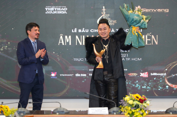   Ca sĩ Tùng Dương thắng 3 giải Cống hiến, nâng tổng số giải của anh lên con số 13 - Ảnh: MAI THƯƠNG  