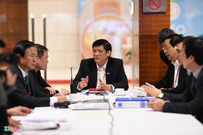 Bộ trưởng Y tế Nguyễn Thanh Long tại cuộc họp trực tuyến với các bệnh viện dã chiến ở Hải Dương. Ảnh: Thuận Thắng.