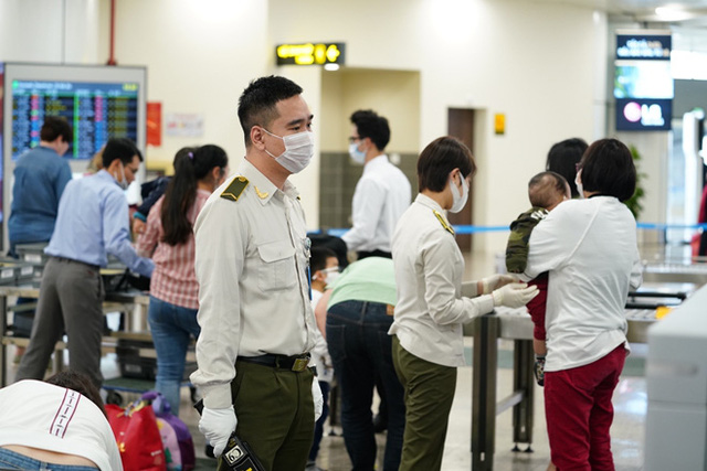 Sân bay Nội Bài đề nghị xét nghiệm COVID-19 cho 3.200 người làm việc tại đây 