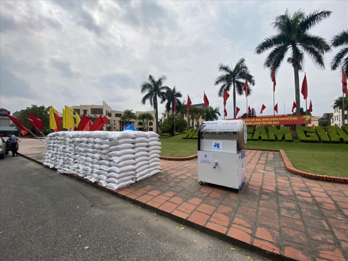 Cây ATM gạo đầu tiên đã được lắp thí điểm tại huyện Cẩm Giàng vào chiều 24/2