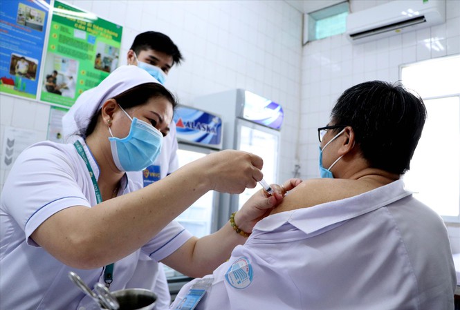 Ðảm bảo 20% dân số Việt Nam được tiêm vắc xin trong thời gian tới