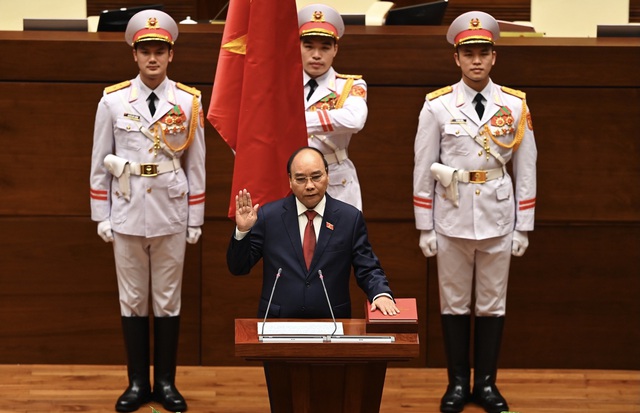   Chủ tịch nước Nguyễn Xuân Phúc tuyên thệ nhậm chức ngày 5/4/2021 (Ảnh: Quốc Chính).  