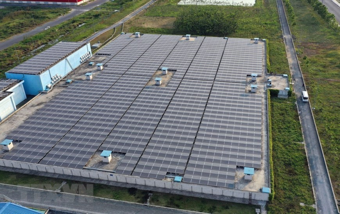   Dự án điện năng lượng mặt trời tại Nhà máy nước mặt Sông Hậu góp phần giảm chi phí sản xuất, tiết kiệm năng lượng và bảo vệ môi trường. (Nguồn: TTXVN)  