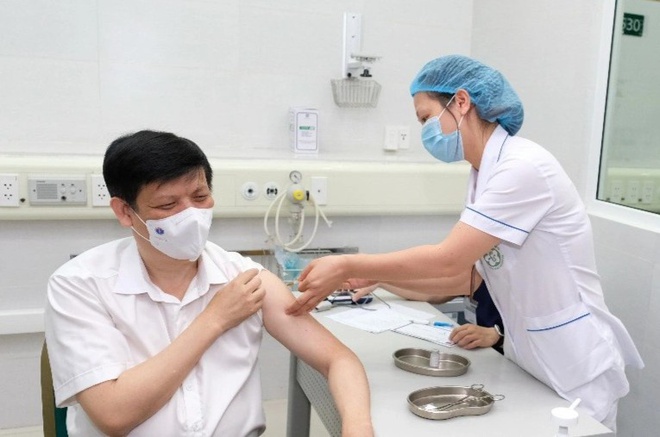           Bộ trưởng Y tế Nguyễn Thanh Long đã tiêm vaccine Covid-19. Ảnh: BYT.          