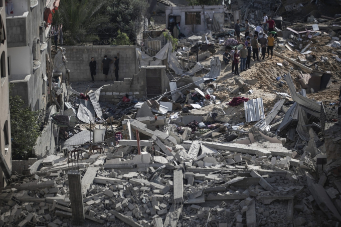   Dãy nhà ở thị trấn Beit Lahiya, phía bắc Dải Gaza, trở thành đống đổ nát sau đòn không kích từ Israel.   