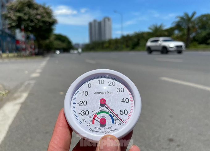           Nhiệt độ đo lúc 13g ngày 1/6 trên đường Đại lộ Thăng Long,Hà Nội          