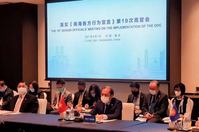 Thứ trưởng Bộ Ngoại giao Nguyễn Quốc Dũng dẫn đầu đoàn Việt Nam tham dự Hội nghị thứ 19 Quan chức cao cấp ASEAN-Trung Quốc về thực hiện Tuyên bố về ứng xử của các bên ở Biển Đông (SOM DOC)