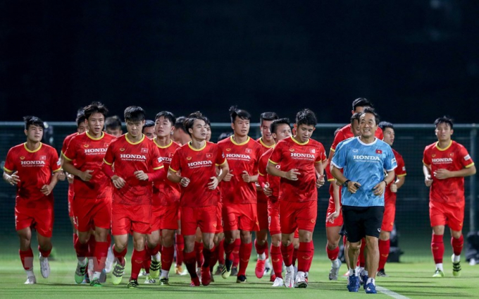 Đội tuyển Việt Nam tập buổi cuối cùng trên sân Al Ahli. (Ảnh: Hoàng Linh/TTXVN)