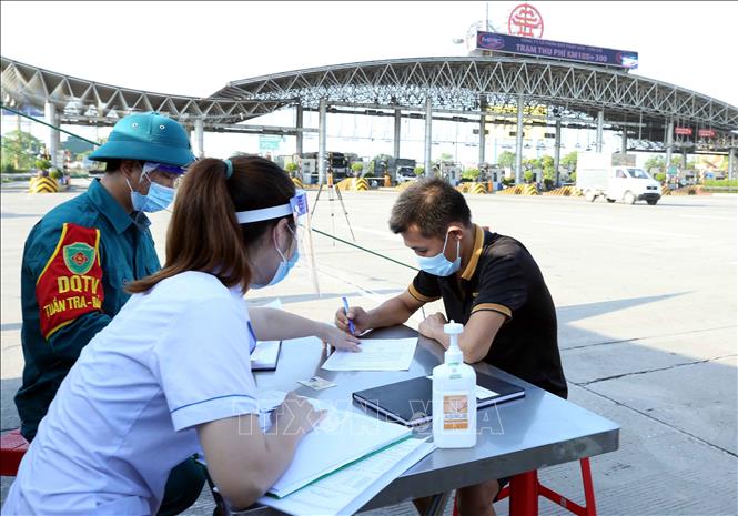 Đối với những lái xe đi từ tỉnh ngoài muốn vào TP Hà Nội phải bắt buộc khai báo y tế.