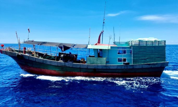 Đuổi tàu cá Trung Quốc xâm phạm vùng biển Quảng Bình