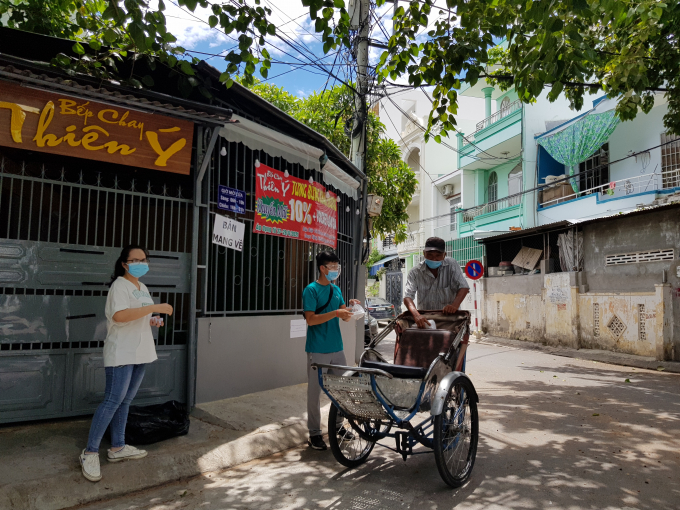 Bếp từ thiện ấm lòng hàng trăm người dân cơ nhỡ giữa lòng thành phố Nha Trang