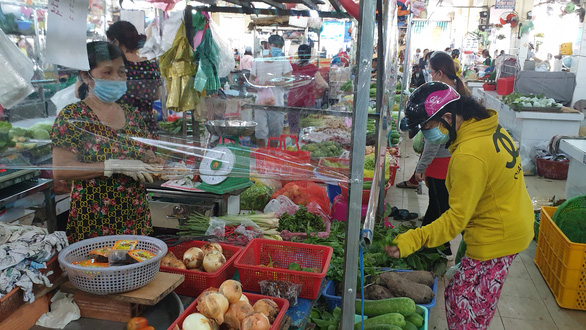 TP.HCM: Mở bán lại lương thực, thực phẩm thiết yếu tại chợ truyền thống