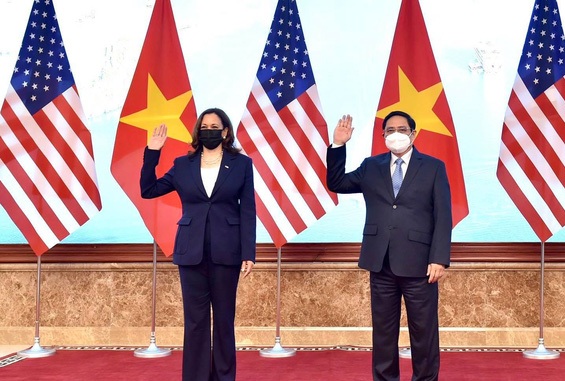   Thủ tướng Phạm Minh Chính tiếp Phó tổng thống Mỹ Kamala Harris (trái) tại Hà Nội ngày 25-8.  