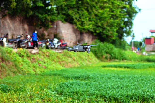 Huyện Mê Linh sử dụng flycam giám sát giãn cách