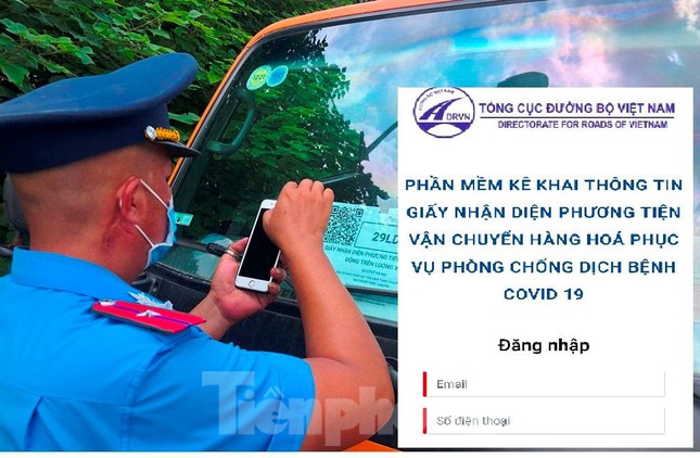           Tài xế xe tải 29LD-01578 cho biết, giấy luồng xanh treo trên xe vừa được đăng ký lại, nay không truy cập được lái xe không biết, không nhận được thông báo gì.          