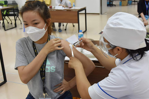 Bộ Y tế yêu cầu khẩn trương lập kế hoạch tiêm mũi 2 vắc xin phòng Covid-19 cho người đã tiêm mũi 1