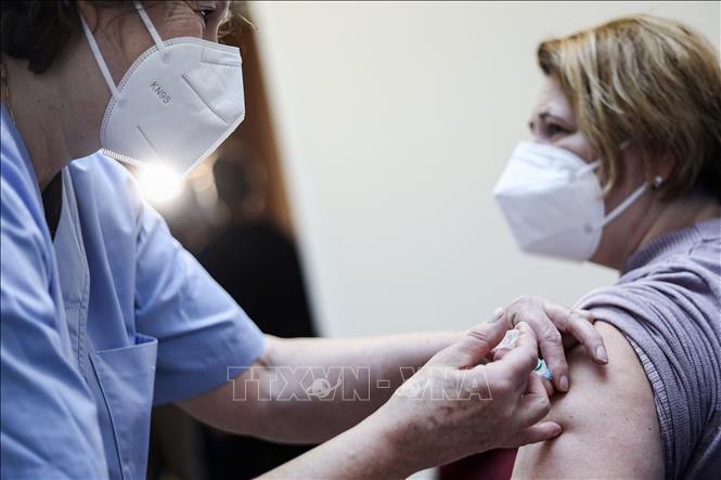 Một điểm tiêm chủng vaccine ngừa COVID-19 tại Brussels , Bỉ. Ảnh: AFP/TTXVN