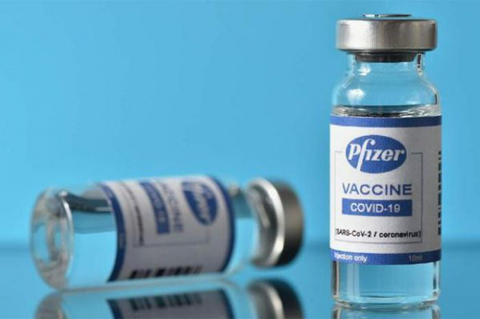 Vì sao vắc xin Pfizer ít tác dụng phụ hơn Moderna?