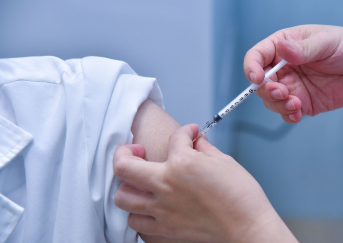 Bộ Y tế yêu cầu ngừng tiêm vắc xin cho người dưới 18 tuổi