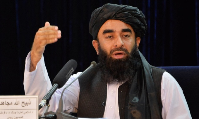   Phát ngôn viên Taliban Zabihullah Mujahid tại cuộc họp báo ở Kabul, Afghanistan tháng trước. Ảnh: AFP.  