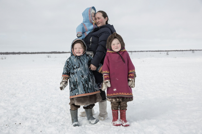           Giải thưởng cao nhất với 500 USD tiền mặt trong cuộc thi ảnh thuộc về Yulia Nevskaya. Tác phẩm ghi lại hình ảnh một gia đình người Nenets trên bán đảo Taymyr.           