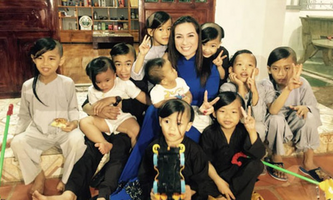 Tỷ phú Hoàng Kiều nhận nuôi 23 người con của Phi Nhung đến khi trưởng thành