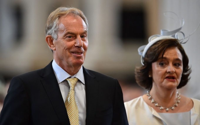 Cựu Thủ tướng Anh Tony Blair cùng vợ xuất hiện trong Hồ sơ Pandora. Ảnh: AFP.