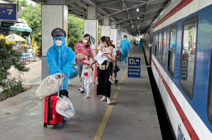 Đón hàng nghìn người dân về Quảng Bình bằng tàu lửa