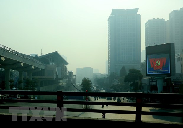   Chất lượng không khí ở một số điểm tại Hà Nội ở ngưỡng rất xấu, có hại cho sức khỏe. (Ảnh: TTXVN)  