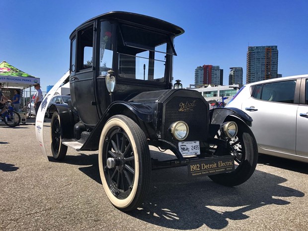  Detroit Electric Model 31 sản xuất năm 1912- Chiếc ô tô điện cổ nhất thế giới vẫn còn chạy tốt