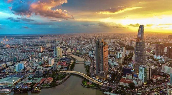   Theo dự báo mới nhất, TP.HCM có thể chìm trước năm 2030, ít nhất là khu vực phía đông nằm cạnh sông Sài Gòn và khu Thủ Thiêm vốn là đầm lầy trũng thấp.  