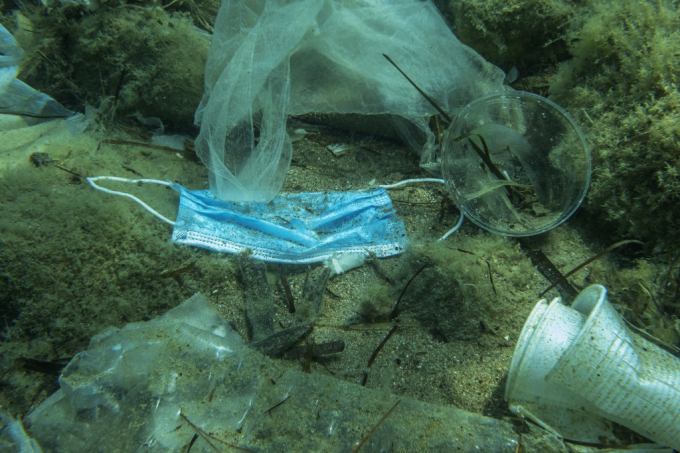 Gần 26.000 tấn rác thải nhựa liên quan đến đại dịch COVID-19 đã bị rò rỉ ra đại dương