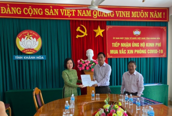 Đại diện CCRTC đóng góp quỹ phòng chống Covid tại UBMTTQVN tỉnh Khánh Hòa