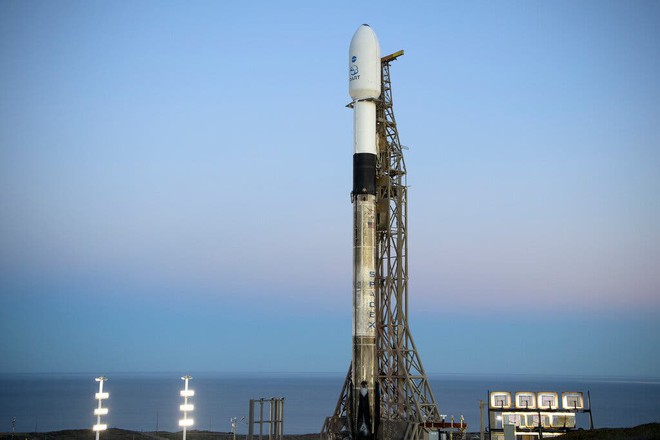 Tàu vũ trụ DART sẽ được mang lên không gian với tên lửa Falcon 9 của SpaceX. Ảnh: NASA.