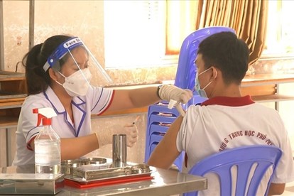 Bắc Giang: 4 học sinh sốc phản vệ sau tiêm vaccine Covid-19, có 2 trường hợp nặng