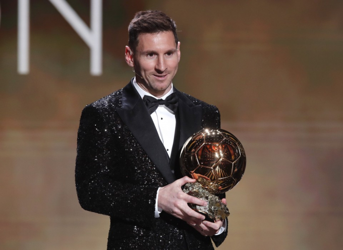 Lionel Messi lần thứ 7 trong sự nghiệp giành Quả bóng vàng.