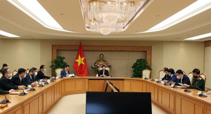          Phó thủ tướng Thường trực Phạm Bình Minh chủ trì cuộc họp bàn kế hoạch phôi phục các chuyến bay thương mại quốc tế từ 15/12. Ảnh: VGP.          