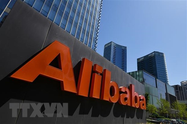   Biểu tượng Alibaba tại văn phòng công ty ở Bắc Kinh, Trung Quốc, ngày 13/4/2021. (Ảnh: AFP/TTXVN)  