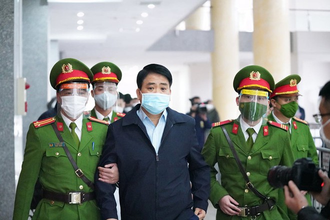 Bị cáo Nguyễn Đức Chung lĩnh 8 năm tù, phải bồi thường 25 tỷ trong vụ mua Redoxy 3C