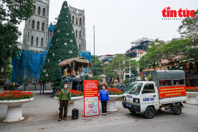 Đêm Giáng sinh, Hà Nội cấm các phương tiện và hạn chế người dân ra vào khu vực Nhà Thờ lớn.