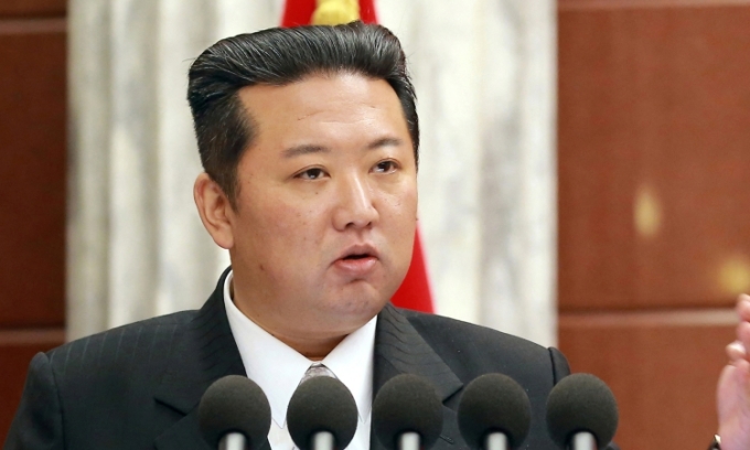   Chủ tịch Triều Tiên Kim Jong-un dự họp hôm 28/12. Ảnh: KCNA.  