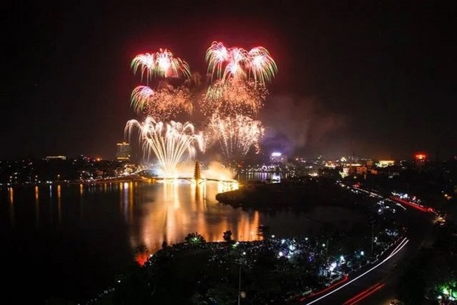 Bộ Văn hóa đề nghị dừng bắn pháo hoa, tổ chức lễ hội dịp Tết Nguyên đán 2022