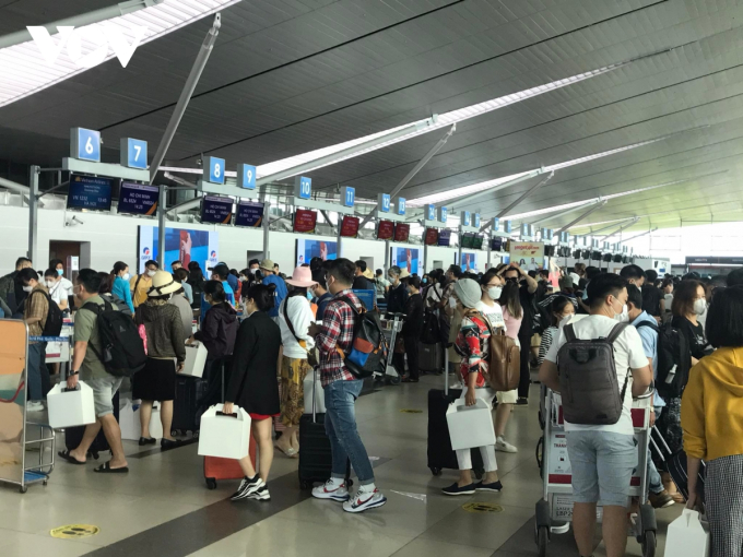 Cục hàng không kiến nghị hạn chế chuyến bay combo về Nội Bài và Tân Sơn Nhất để tránh ùn tắc