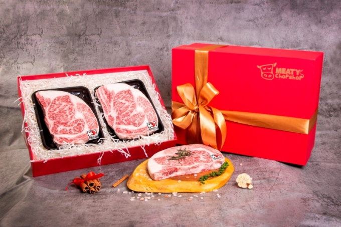         Giỏ quà Tết thiết thực từ thịt bò Wagyu Nhật Bản.        