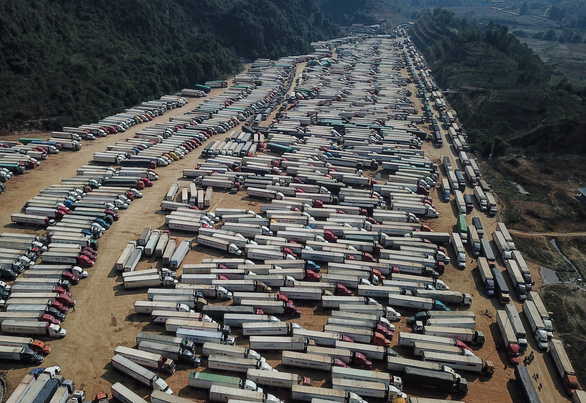 Công an Lạng Sơn bắt 2 cán bộ nhận hối lộ xe xuất khẩu trong đợt hàng hóa bị ùn ứ ở cửa khẩu