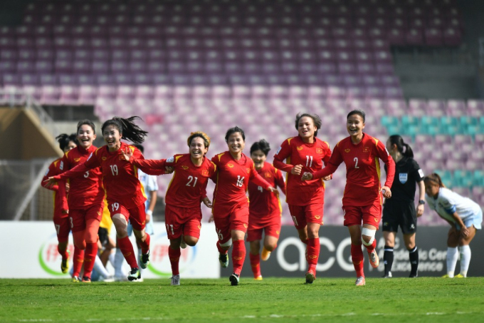 Chủ tịch nước và Thủ tướng Chính phủ biểu dương kỳ tích của đội tuyển bóng đá nữ Việt Nam